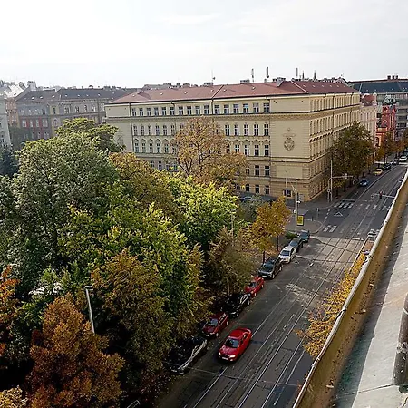 Spacious Duplex Near Park And Metro In Vinohrady By Easybnb Praha
