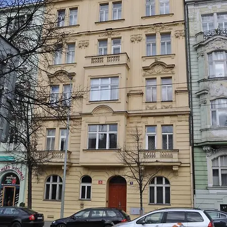 Spacious Duplex Near Park And Metro In Vinohrady By Easybnb Praha