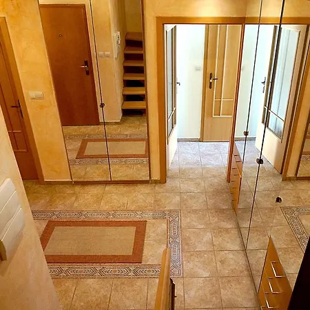 Spacious Duplex Near Park And Metro In Vinohrady By Easybnb