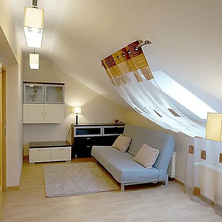 Apartmán Spacious Duplex Near Park And Metro In Vinohrady By Easybnb *