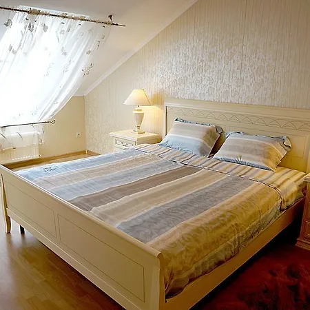 Spacious Duplex Near Park And Metro In Vinohrady By Easybnb