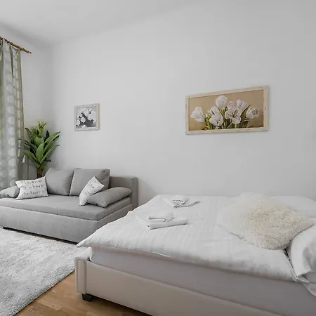 Spacious Duplex Near Park And Metro In Vinohrady By Easybnb Praha