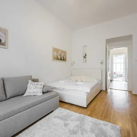 Spacious Duplex Near Park And Metro In Vinohrady By Easybnb Apartmán Praha