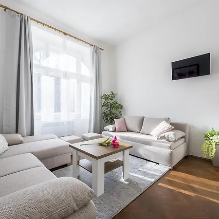 Apartmán Spacious Duplex Near Park And Metro In Vinohrady By Easybnb