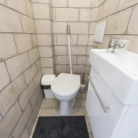 Spacious Duplex Near Park And Metro In Vinohrady By Easybnb *