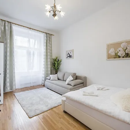 Spacious Duplex Near Park And Metro In Vinohrady By Easybnb